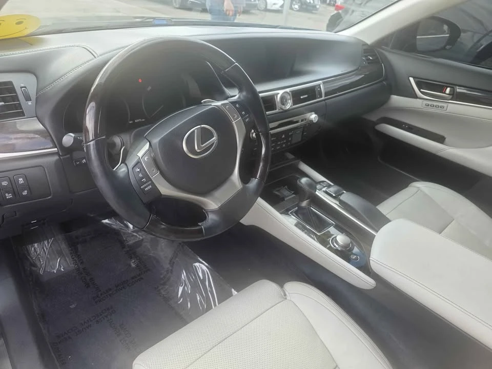 2013 Lexus ES 6th Gen - Image 9 of 11