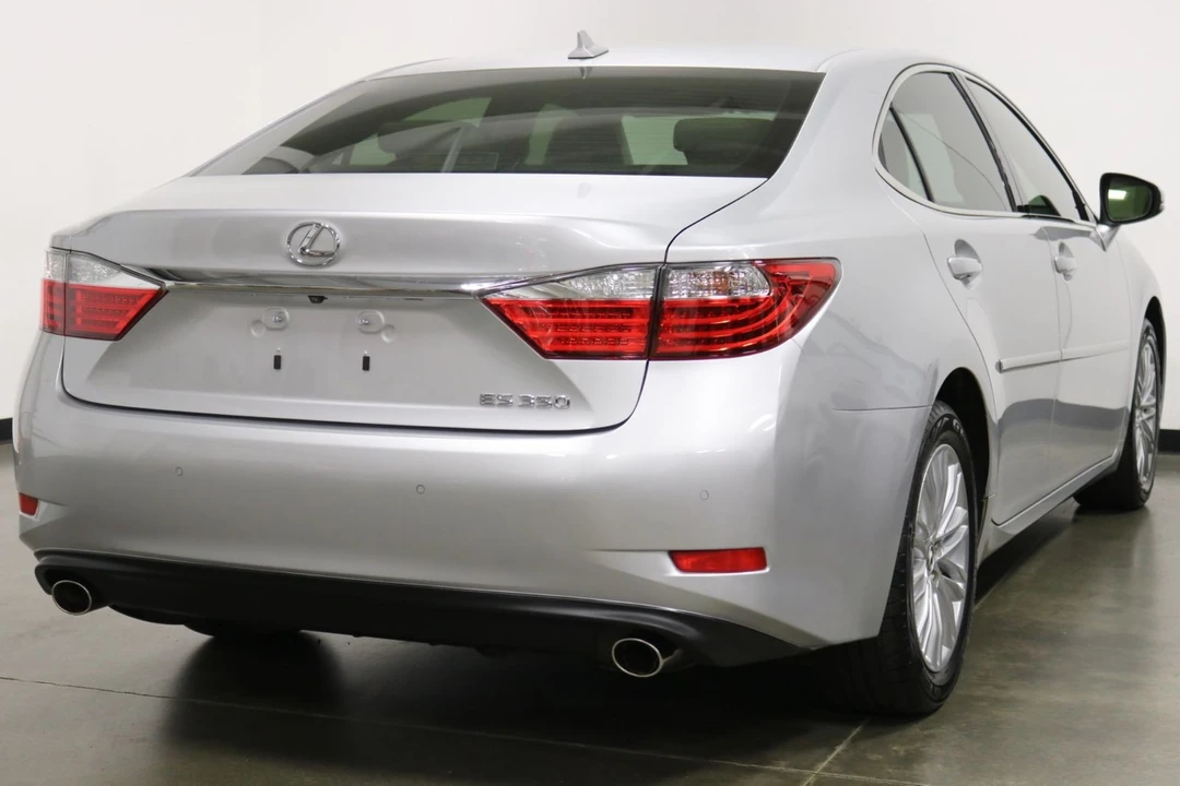 2013 Lexus ES 6th Gen - Image 10 of 12