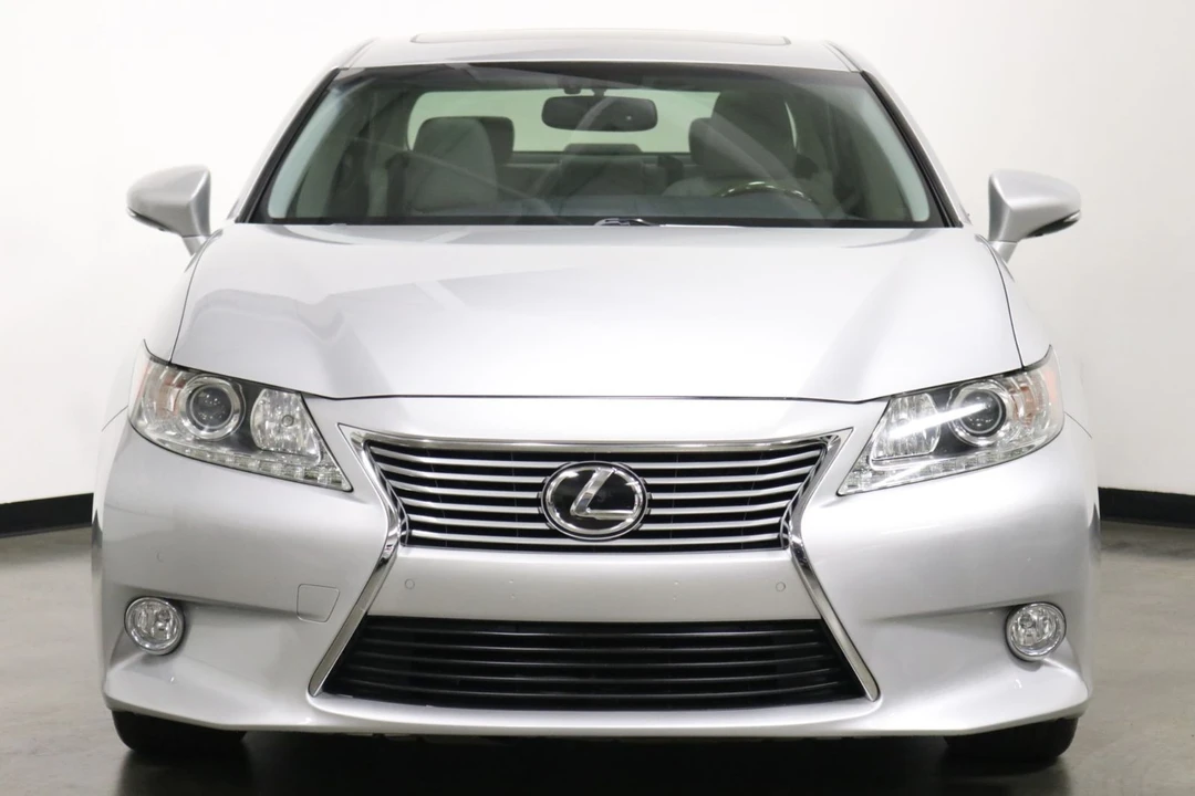 2013 Lexus ES 6th Gen - Image 3 of 12