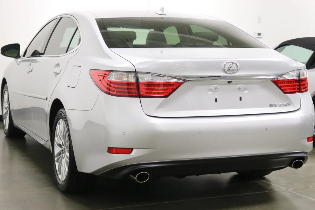 2013 Lexus ES 6th Gen - Image 7 of 12