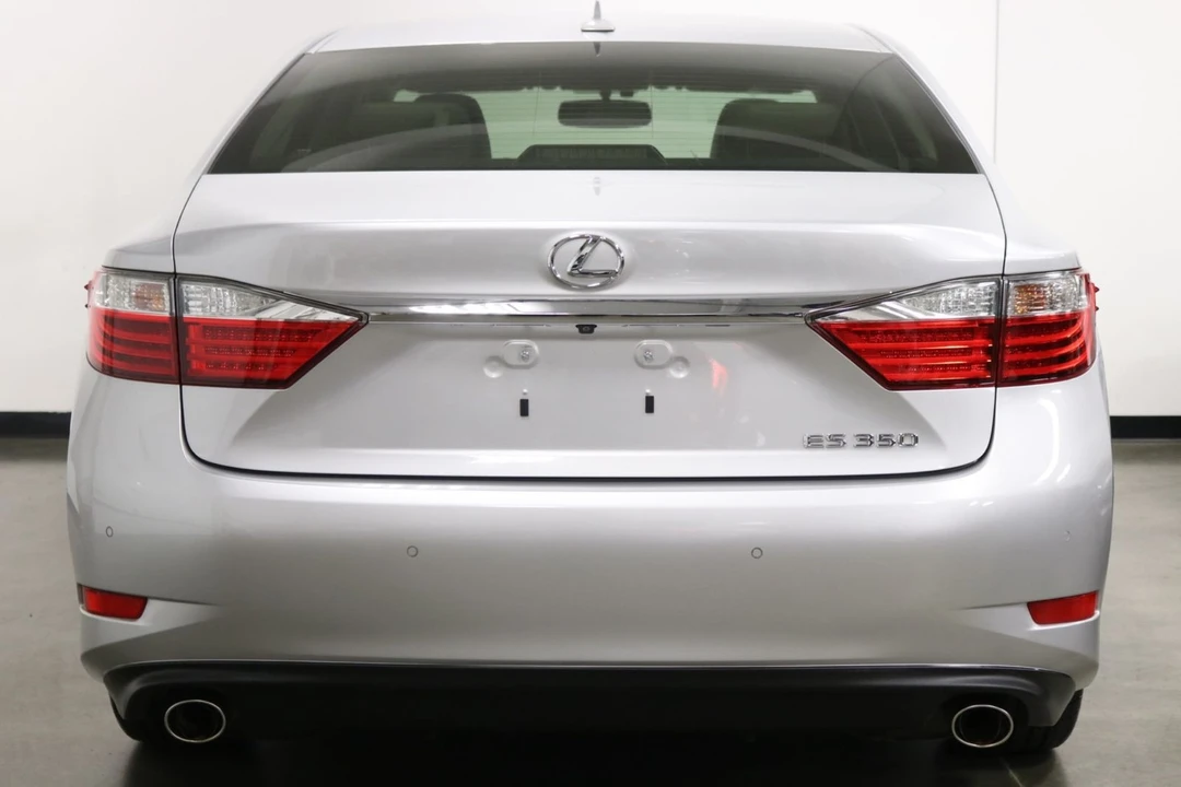 2013 Lexus ES 6th Gen - Image 8 of 12