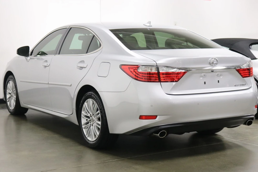 2013 Lexus ES 6th Gen - Image 6 of 12