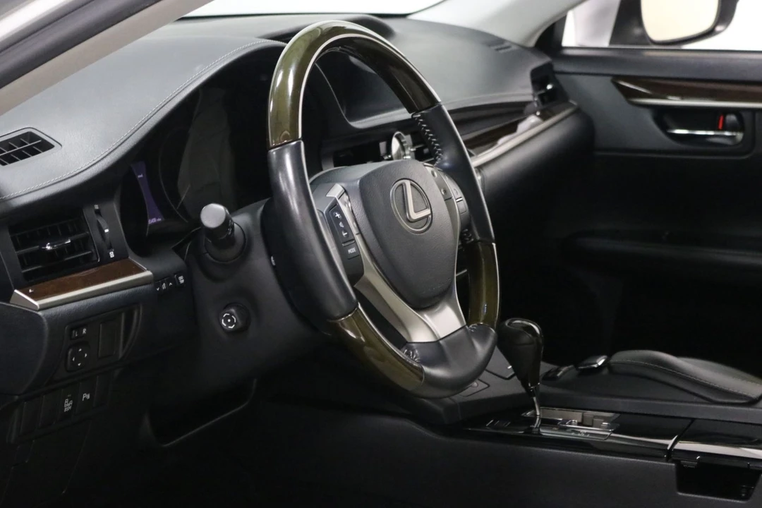 2013 Lexus ES 6th Gen - Image 12 of 12