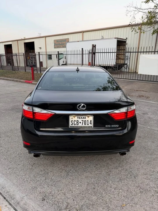 2013 Lexus ES 6th Gen - Image 8 of 16