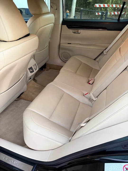 2013 Lexus ES 6th Gen - Image 9 of 16