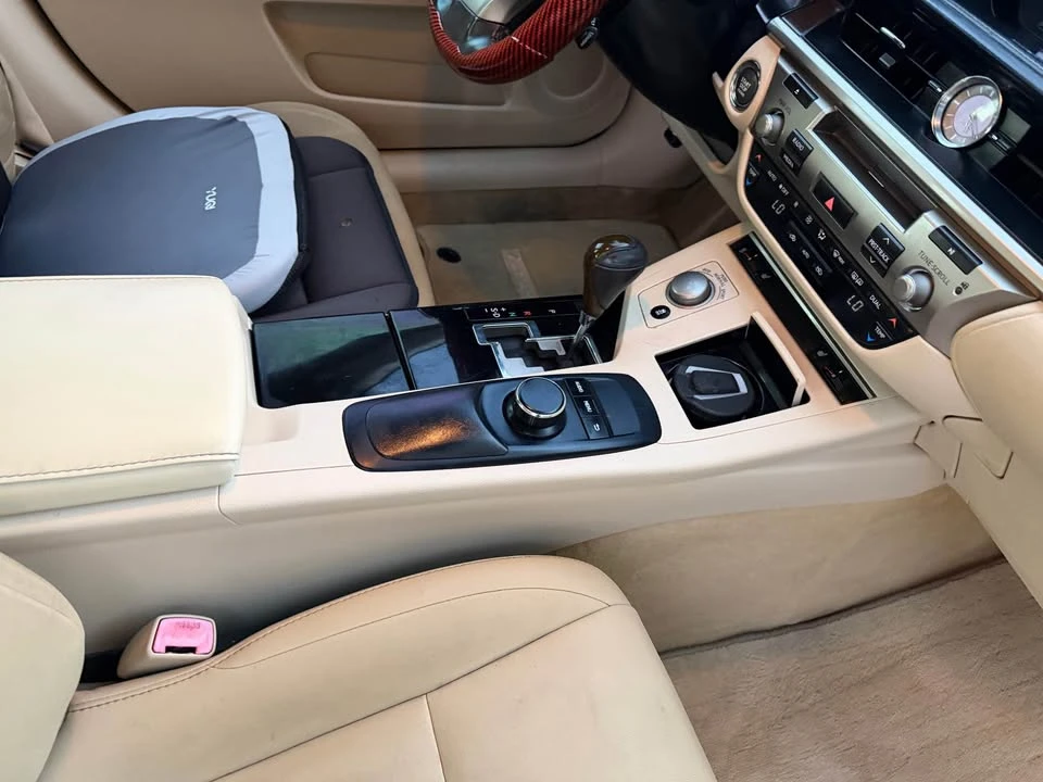 2013 Lexus ES 6th Gen - Image 13 of 16