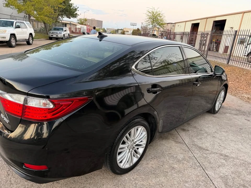 2013 Lexus ES 6th Gen - Image 6 of 16