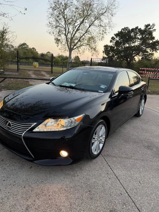 2013 Lexus ES 6th Gen - Image 2 of 16