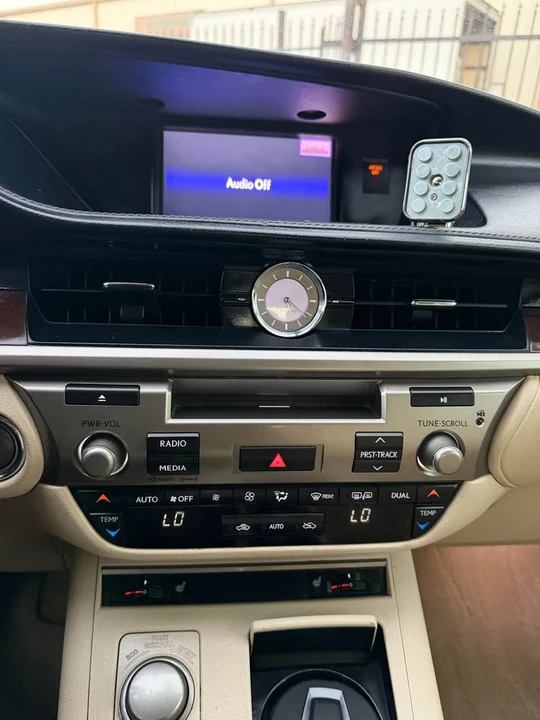 2013 Lexus ES 6th Gen - Image 16 of 16