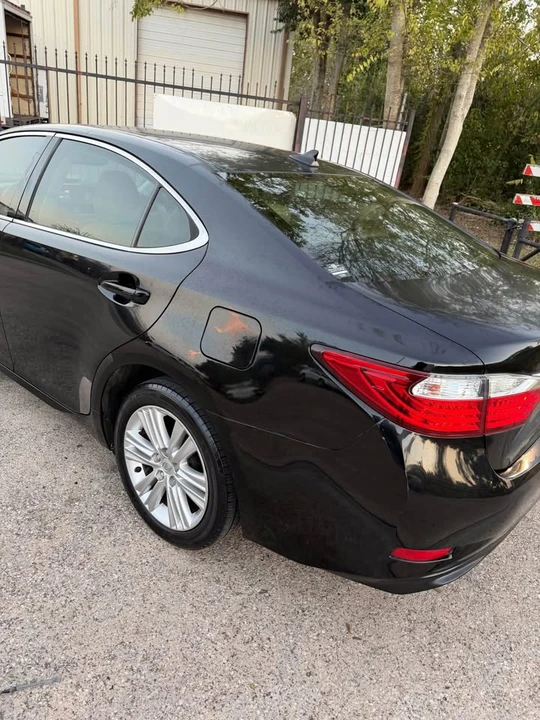 2013 Lexus ES 6th Gen - Image 4 of 16