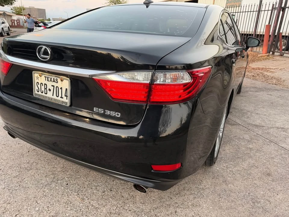 2013 Lexus ES 6th Gen - Image 7 of 16