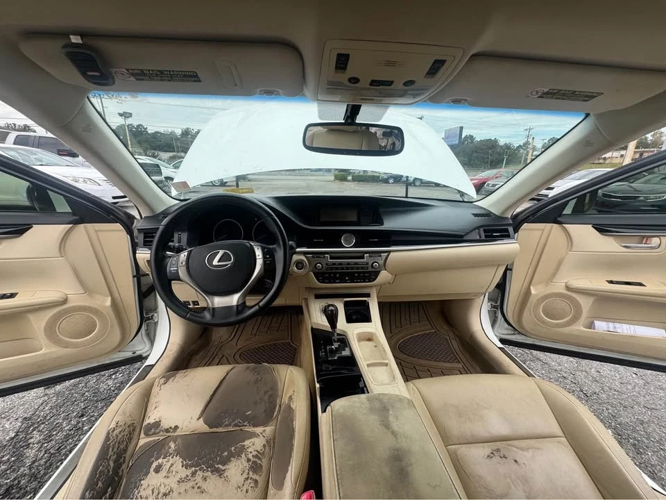 2013 Lexus ES 6th Gen - Image 6 of 10