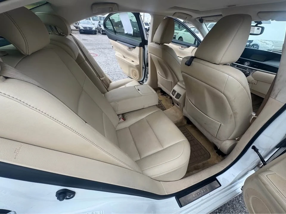 2013 Lexus ES 6th Gen - Image 7 of 10