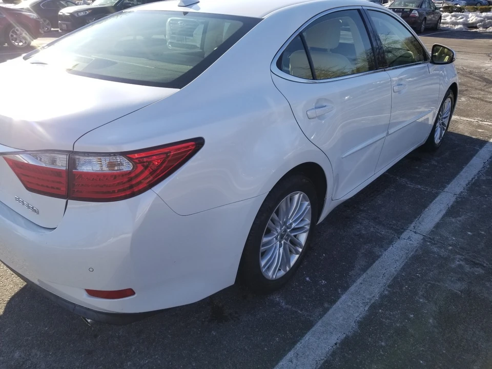 2013 Lexus ES 6th Gen - Image 4 of 20