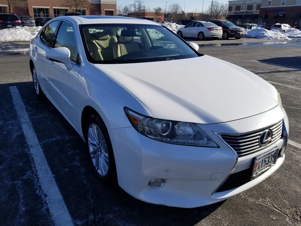 2013 Lexus ES 6th Gen - Image 2 of 20