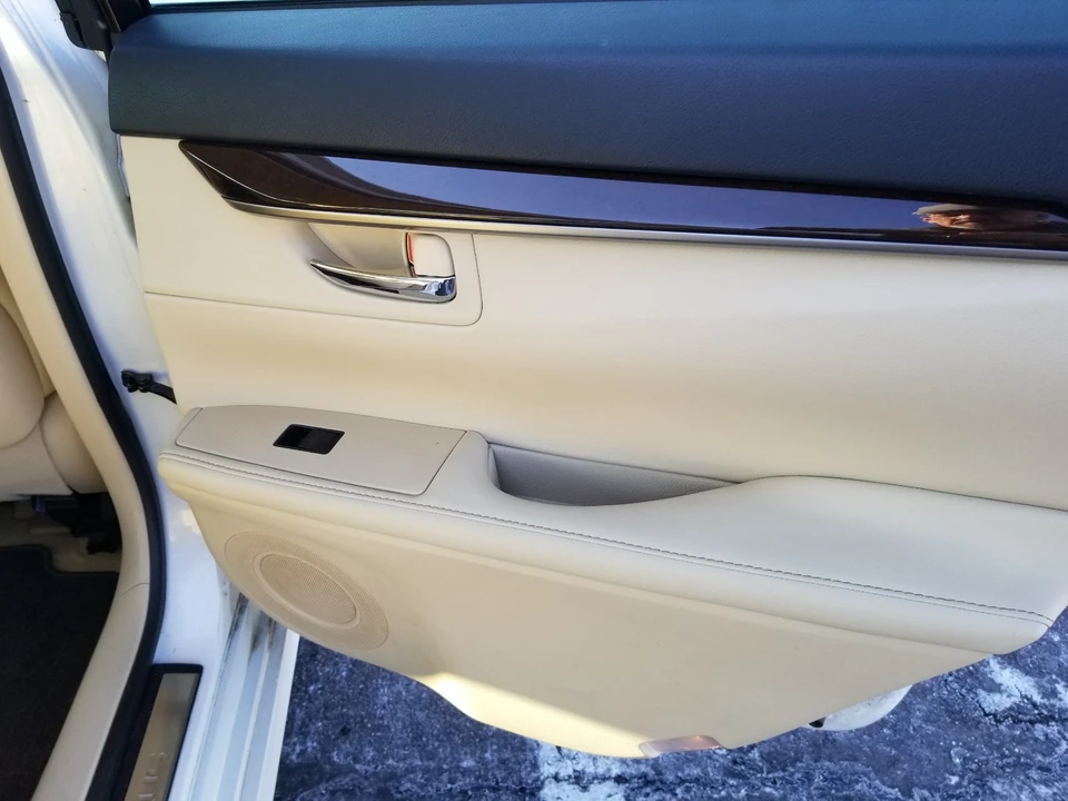 2013 Lexus ES 6th Gen - Image 15 of 20