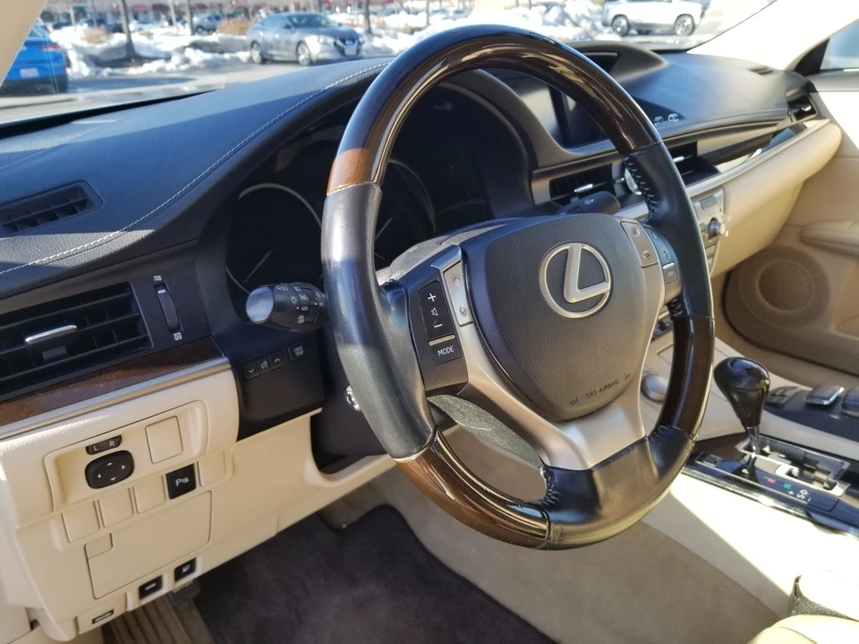 2013 Lexus ES 6th Gen - Image 8 of 20