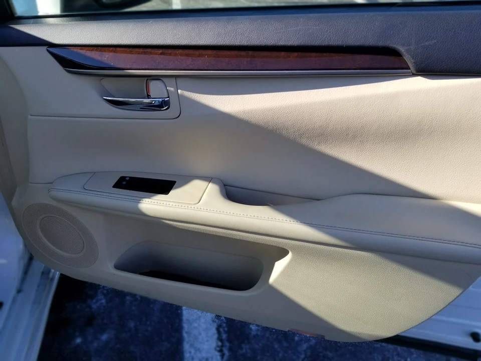 2013 Lexus ES 6th Gen - Image 18 of 20