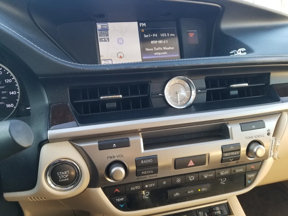2013 Lexus ES 6th Gen - Image 10 of 20