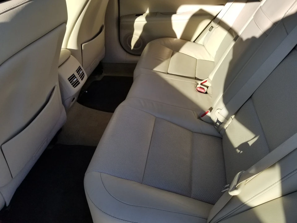 2013 Lexus ES 6th Gen - Image 14 of 20