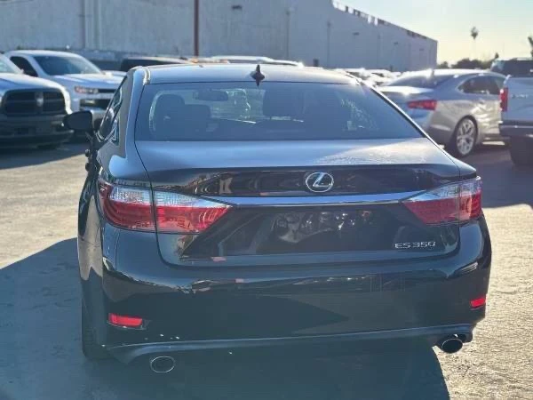 2013 Lexus ES 6th Gen - Image 8 of 14
