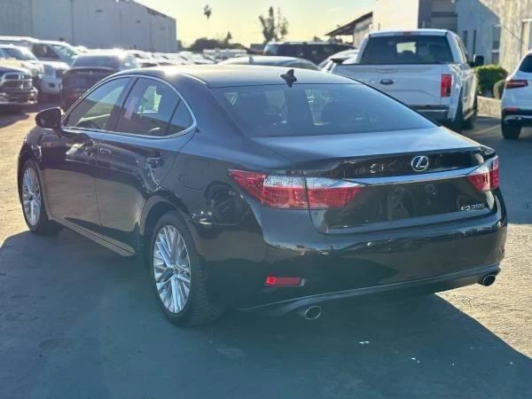 2013 Lexus ES 6th Gen - Image 7 of 14