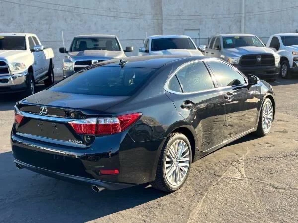 2013 Lexus ES 6th Gen - Image 5 of 14