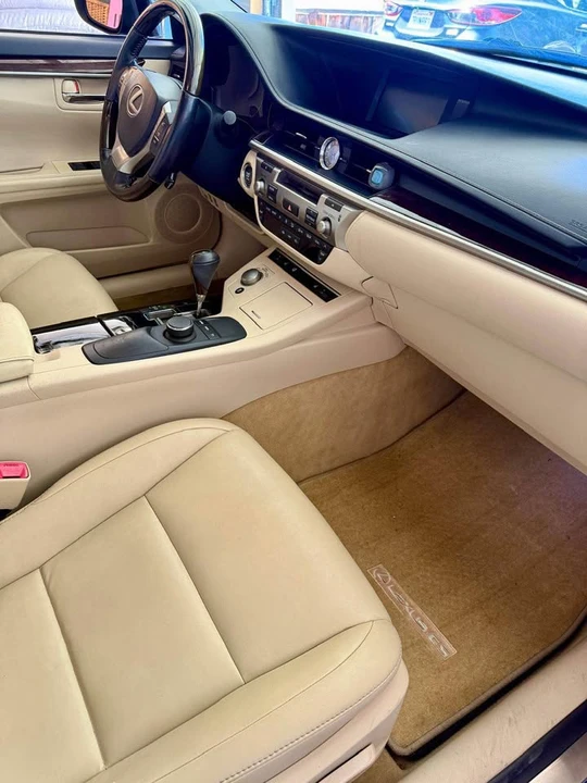 2013 Lexus ES 6th Gen - Image 6 of 9