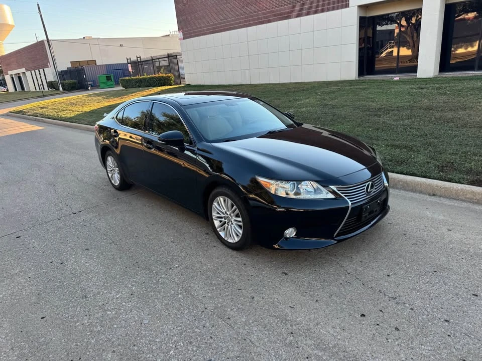 2013 Lexus ES 6th Gen - Image 2 of 19