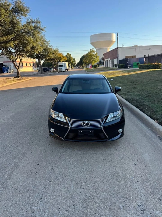 2013 Lexus ES 6th Gen - Image 3 of 19