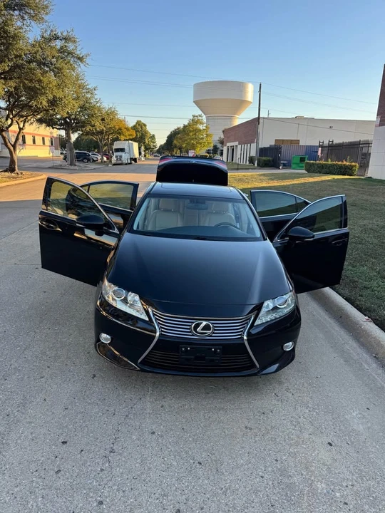 2013 Lexus ES 6th Gen - Image 7 of 19