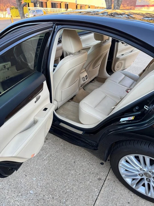 2013 Lexus ES 6th Gen - Image 12 of 19
