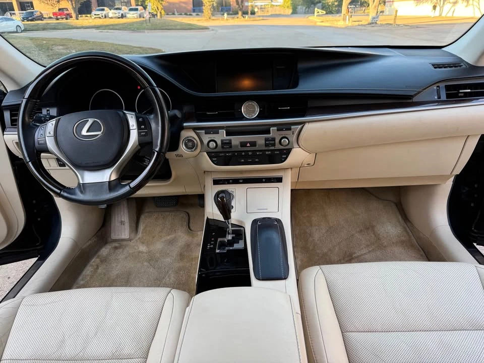 2013 Lexus ES 6th Gen - Image 14 of 19