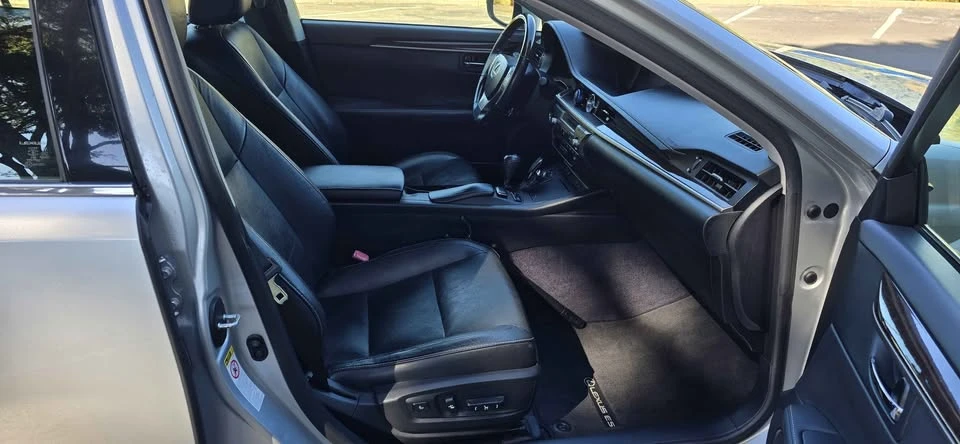 2013 Lexus ES 6th Gen - Image 5 of 11