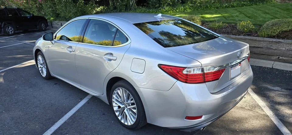 2013 Lexus ES 6th Gen - Image 2 of 11