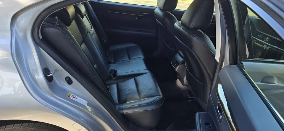 2013 Lexus ES 6th Gen - Image 7 of 11