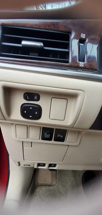 2013 Lexus ES 6th Gen - Image 5 of 12