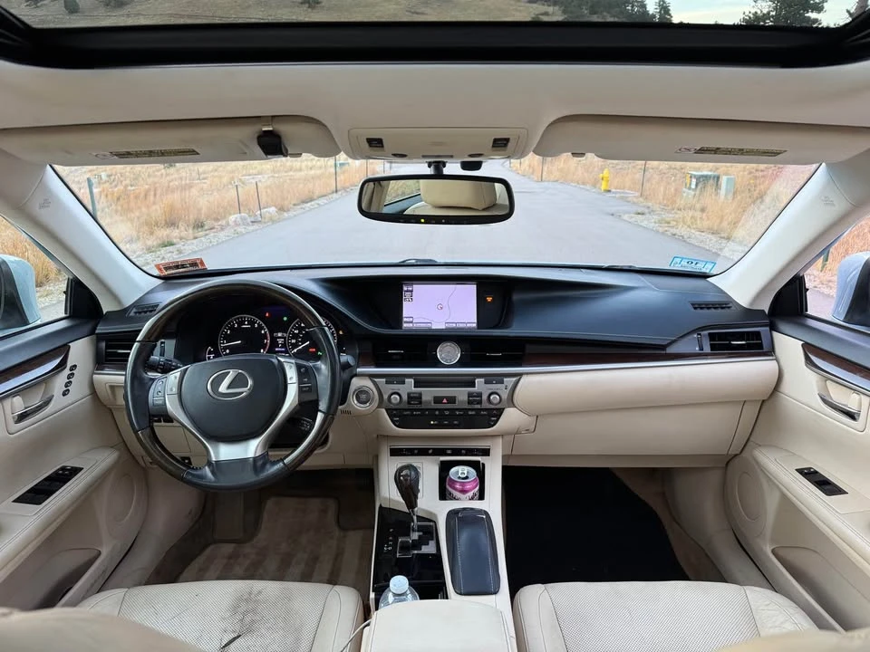 2013 Lexus ES 6th Gen - Image 8 of 17