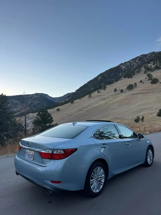 2013 Lexus ES 6th Gen - Image 15 of 17
