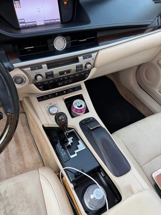 2013 Lexus ES 6th Gen - Image 13 of 17