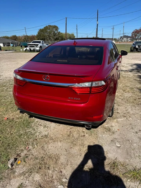 2013 Lexus ES 6th Gen - Image 5 of 9