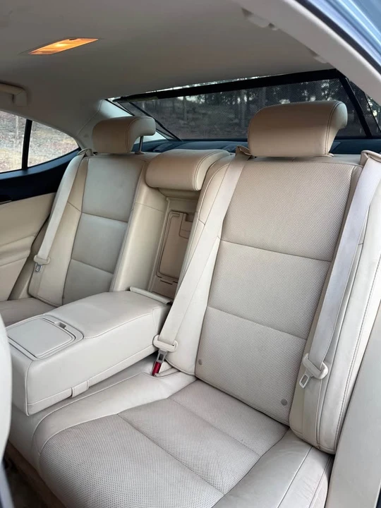 2013 Lexus ES 6th Gen - Image 11 of 17