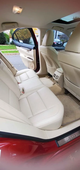 2013 Lexus ES 6th Gen - Image 9 of 12