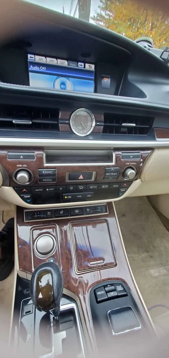 2013 Lexus ES 6th Gen - Image 10 of 12
