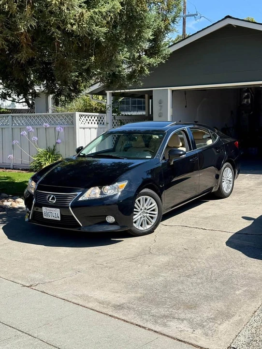 2013 Lexus ES 6th Gen - Image 2 of 12