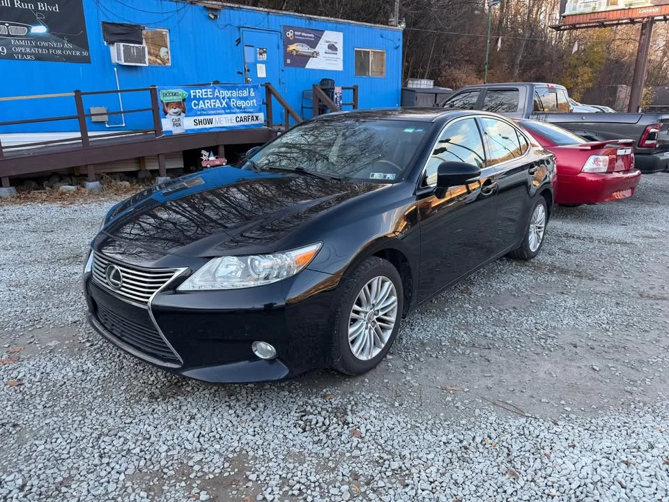 2013 Lexus ES 6th Gen - Image 3 of 10