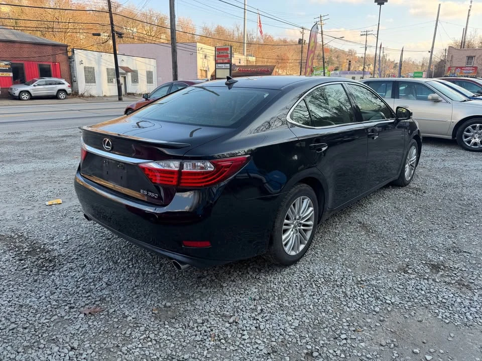 2013 Lexus ES 6th Gen - Image 7 of 10