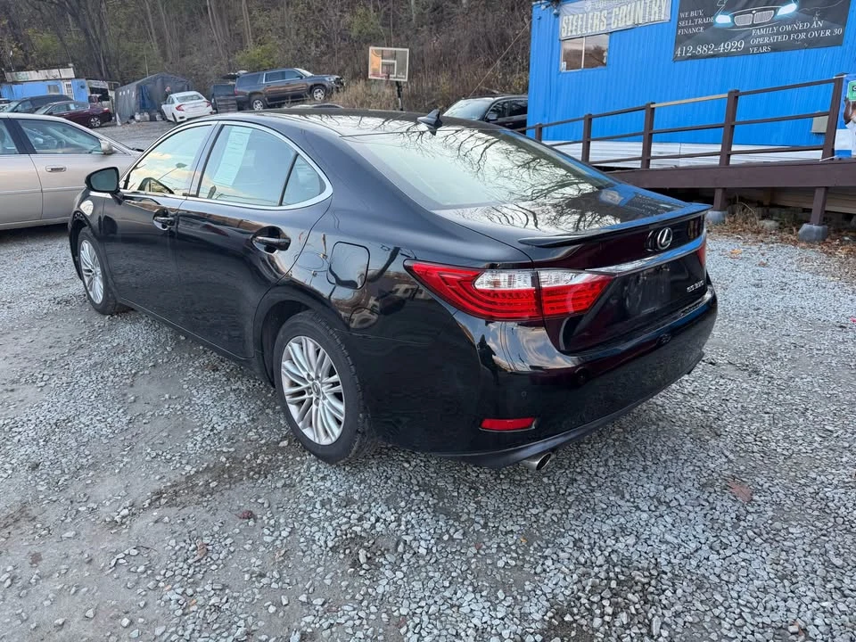 2013 Lexus ES 6th Gen - Image 8 of 10