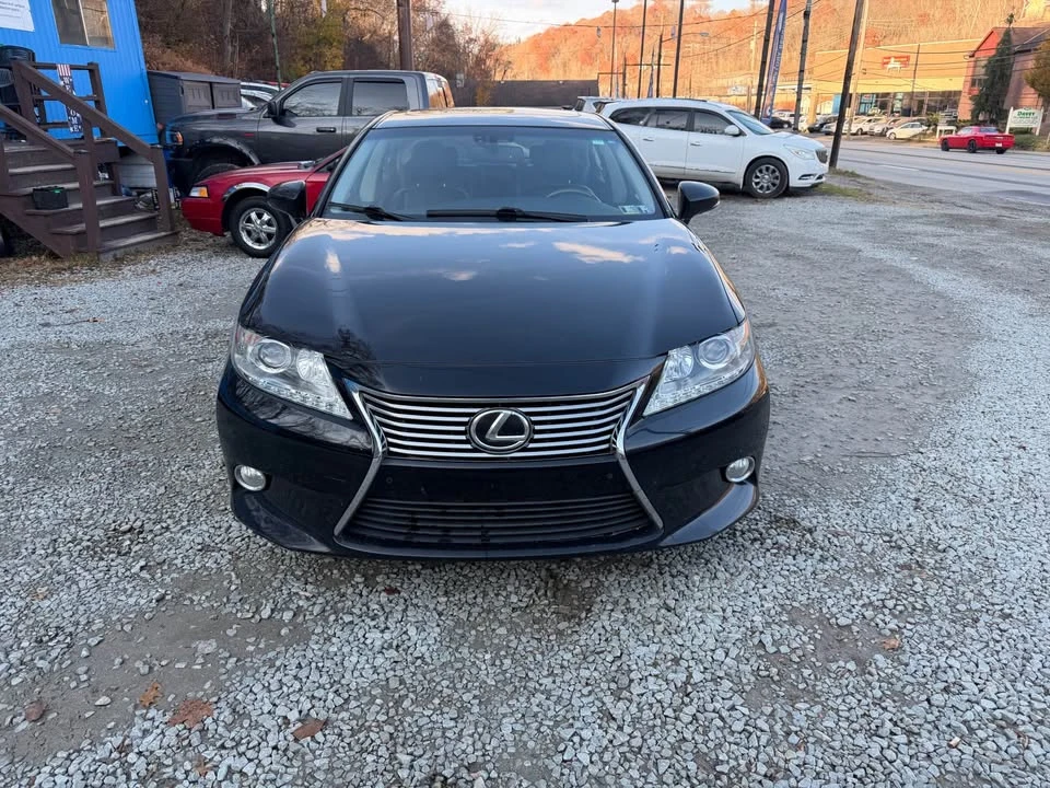 2013 Lexus ES 6th Gen - Image 4 of 10
