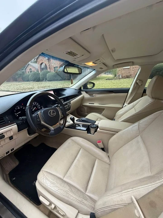 2013 Lexus ES 6th Gen - Image 8 of 12